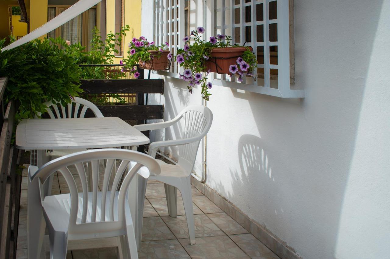 Casa Vacanze "Villa Severina" Iun R6166 R6692 Карбония Екстериор снимка