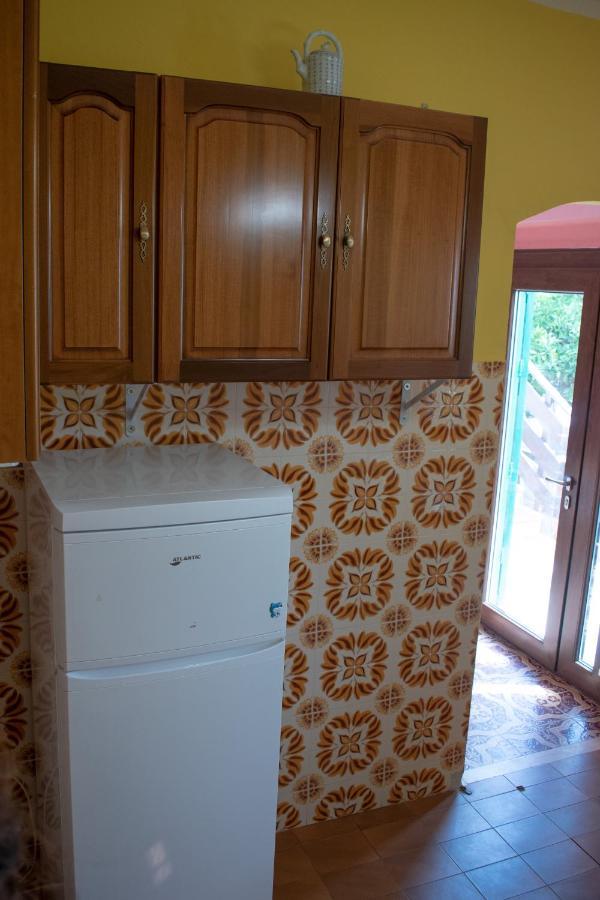 Casa Vacanze "Villa Severina" Iun R6166 R6692 Карбония Екстериор снимка
