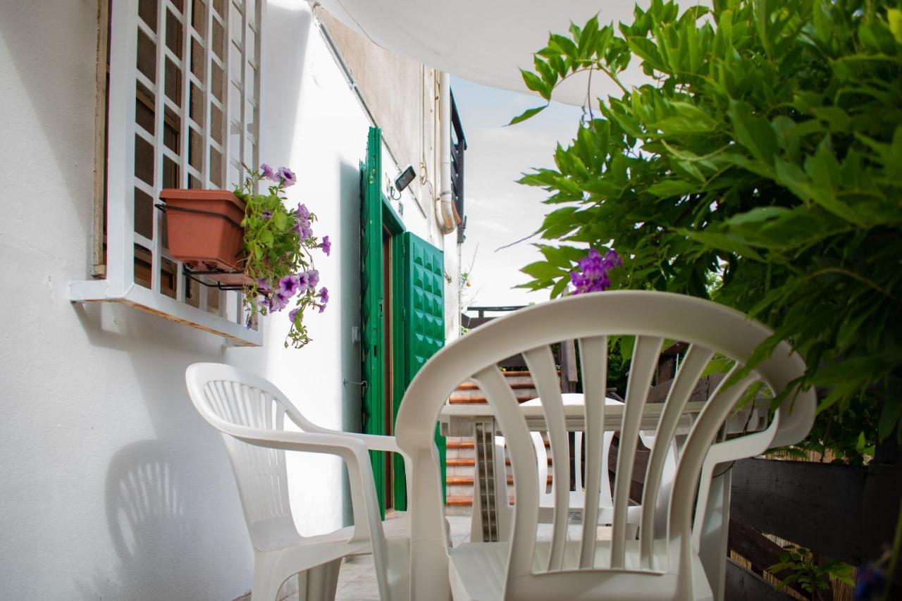 Casa Vacanze "Villa Severina" Iun R6166 R6692 Карбония Екстериор снимка