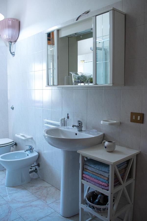 Casa Vacanze "Villa Severina" Iun R6166 R6692 Карбония Екстериор снимка