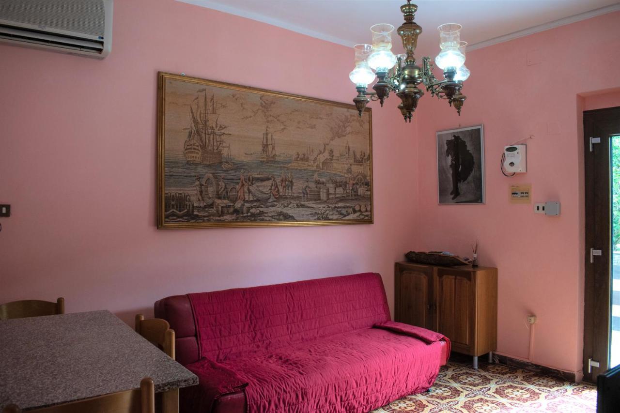 Casa Vacanze "Villa Severina" Iun R6166 R6692 Карбония Екстериор снимка