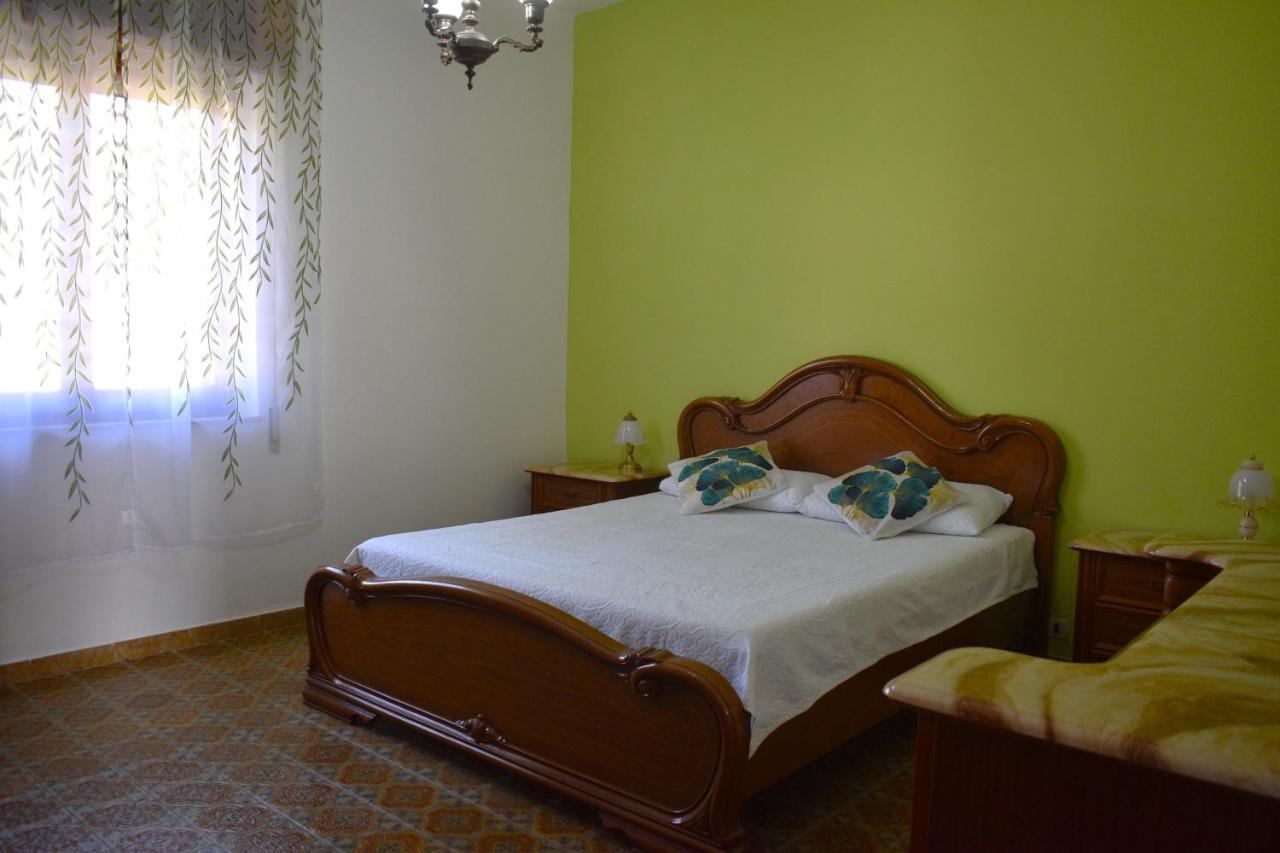 Casa Vacanze "Villa Severina" Iun R6166 R6692 Карбония Екстериор снимка