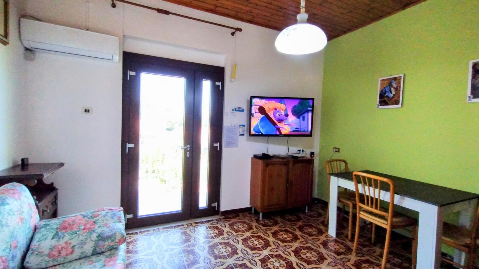 Casa Vacanze "Villa Severina" Iun R6166 R6692 Карбония Екстериор снимка